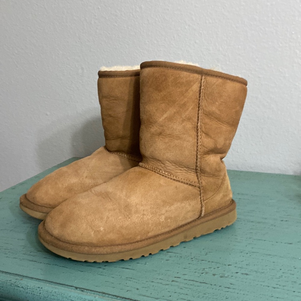 Women’s UGG boots size 6